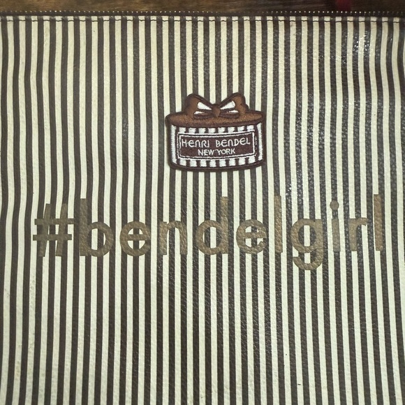 Henri Bendel Black and White Striped pouch - Picture 4 of 7